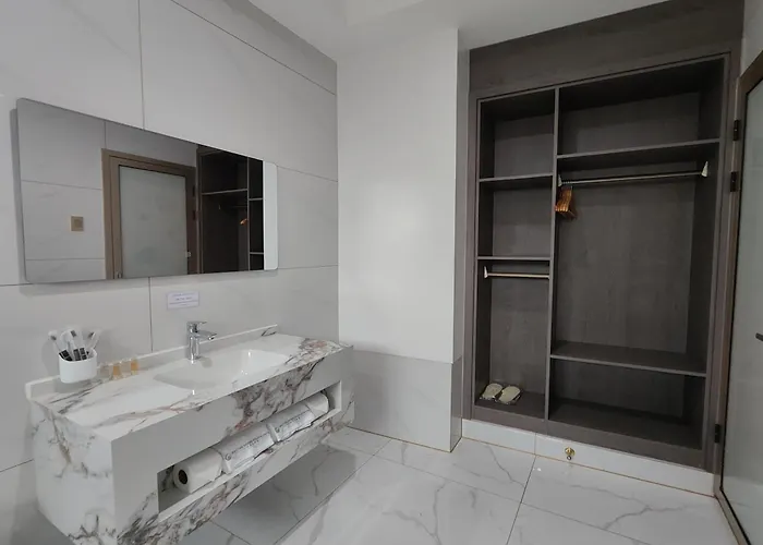 Mactan Grand Golden Near Airport Hotel 4*