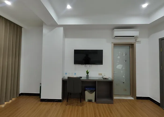 Mactan Grand Golden Near Airport Hotel